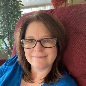 Meet your Posher, Debbie